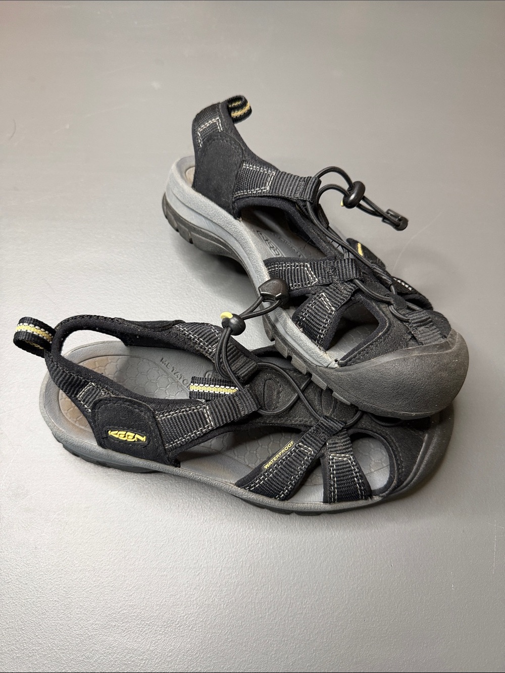Women’s KEEN Black Outdoor Sandals. Size: 7